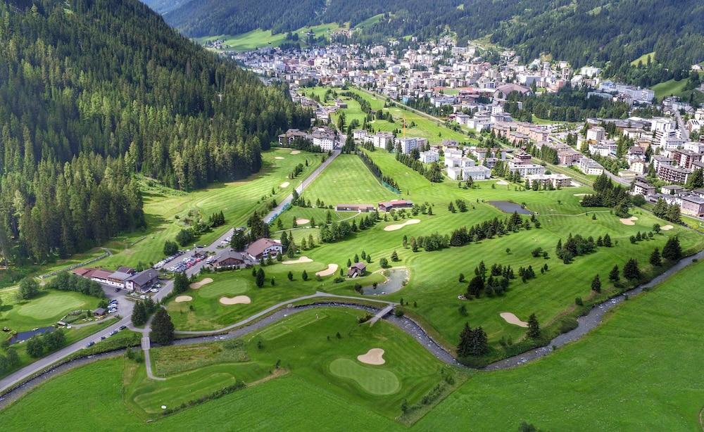 Hilton Garden Inn Davos Bagian luar foto