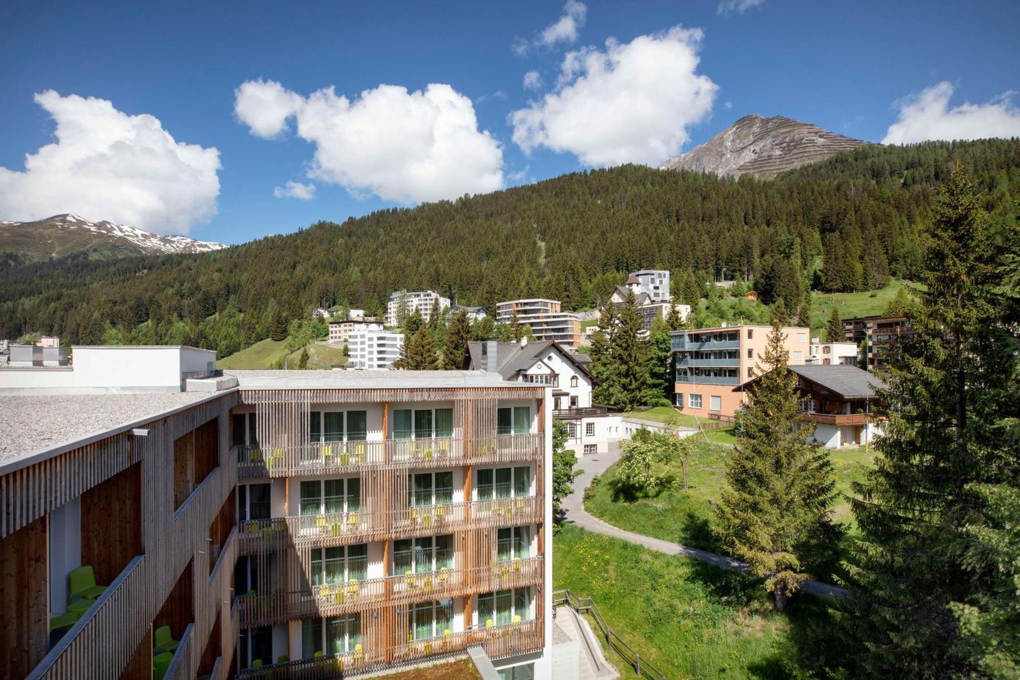 Hilton Garden Inn Davos Bagian luar foto