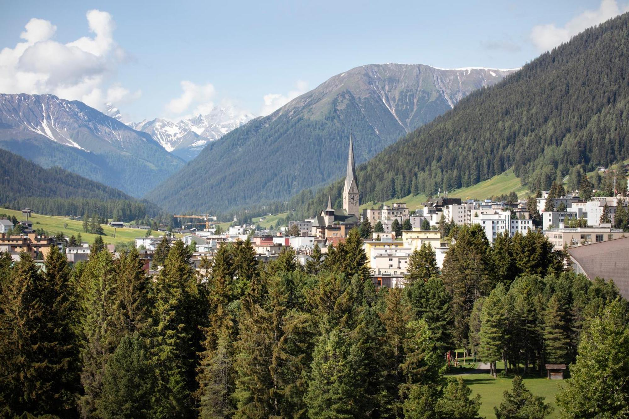 Hilton Garden Inn Davos Bagian luar foto
