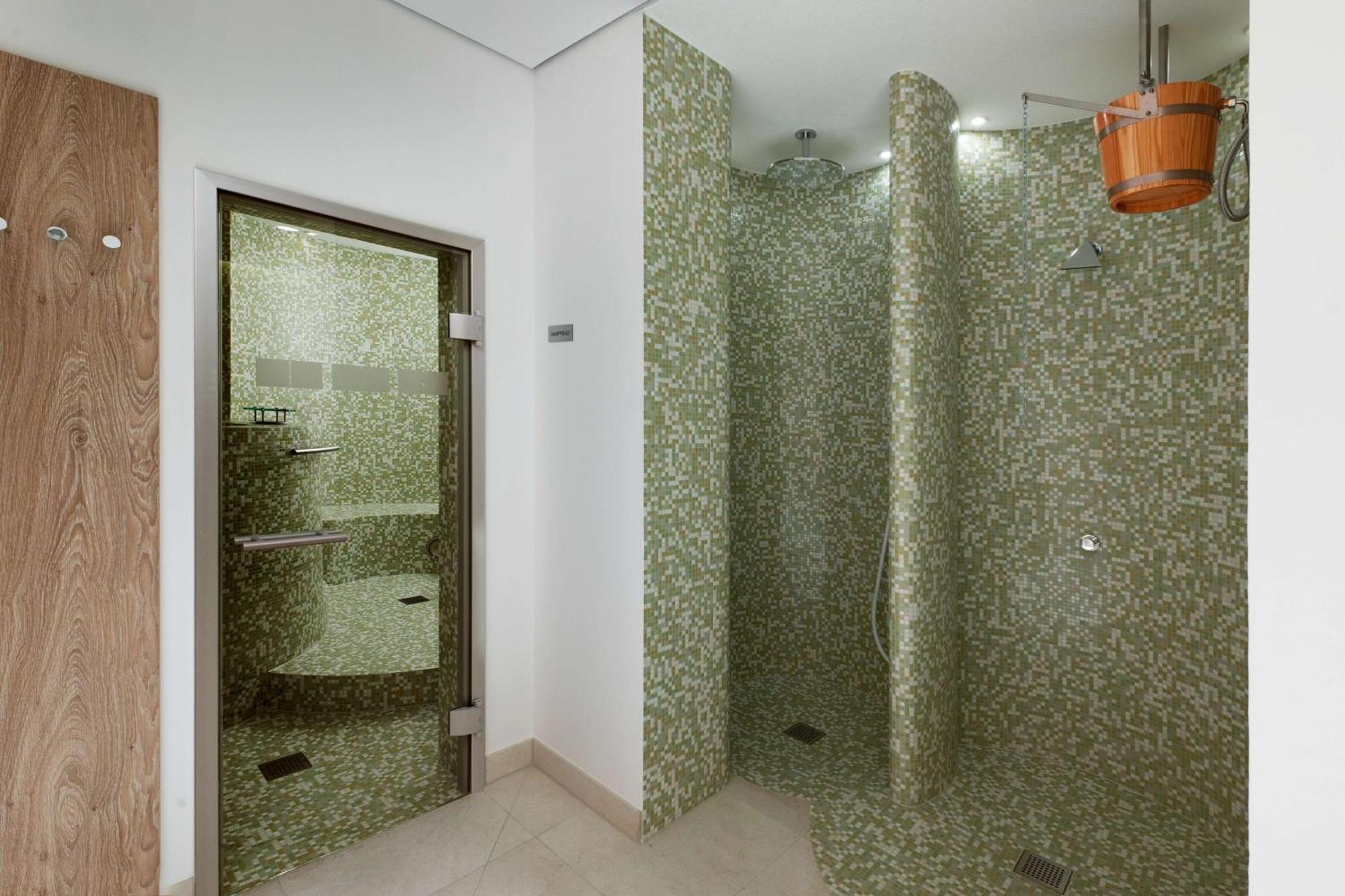 Hilton Garden Inn Davos Bagian luar foto