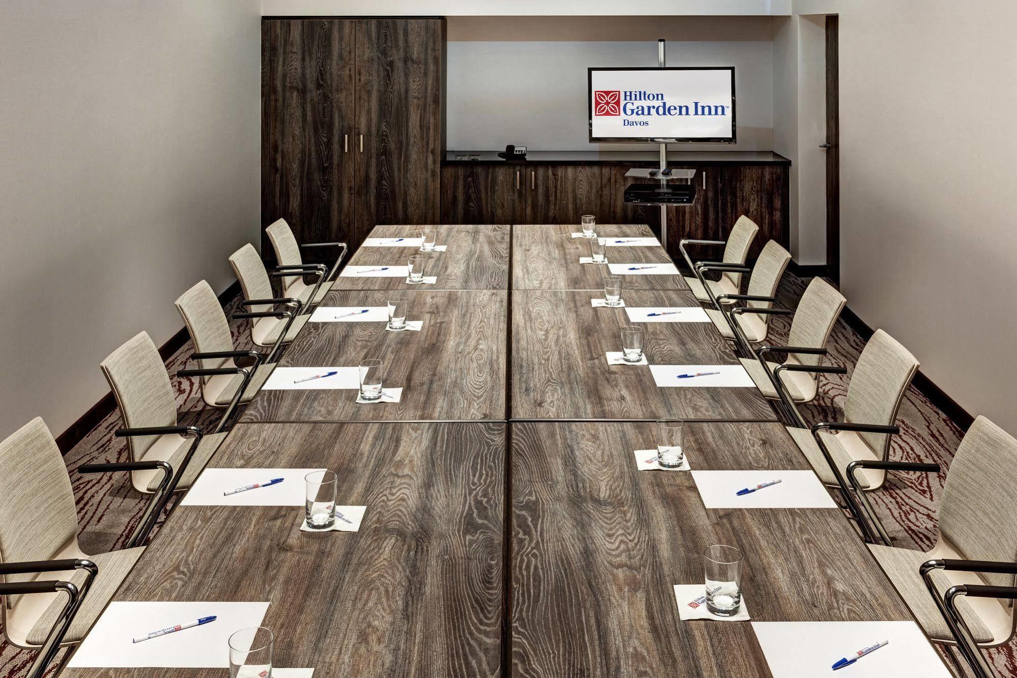 Hilton Garden Inn Davos Bagian luar foto